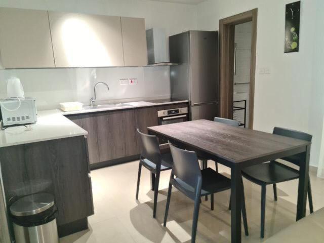 Sir William Strand Apartment