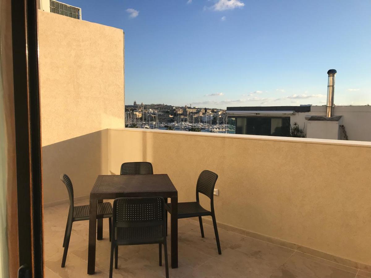 Sir William Strand Apartment *