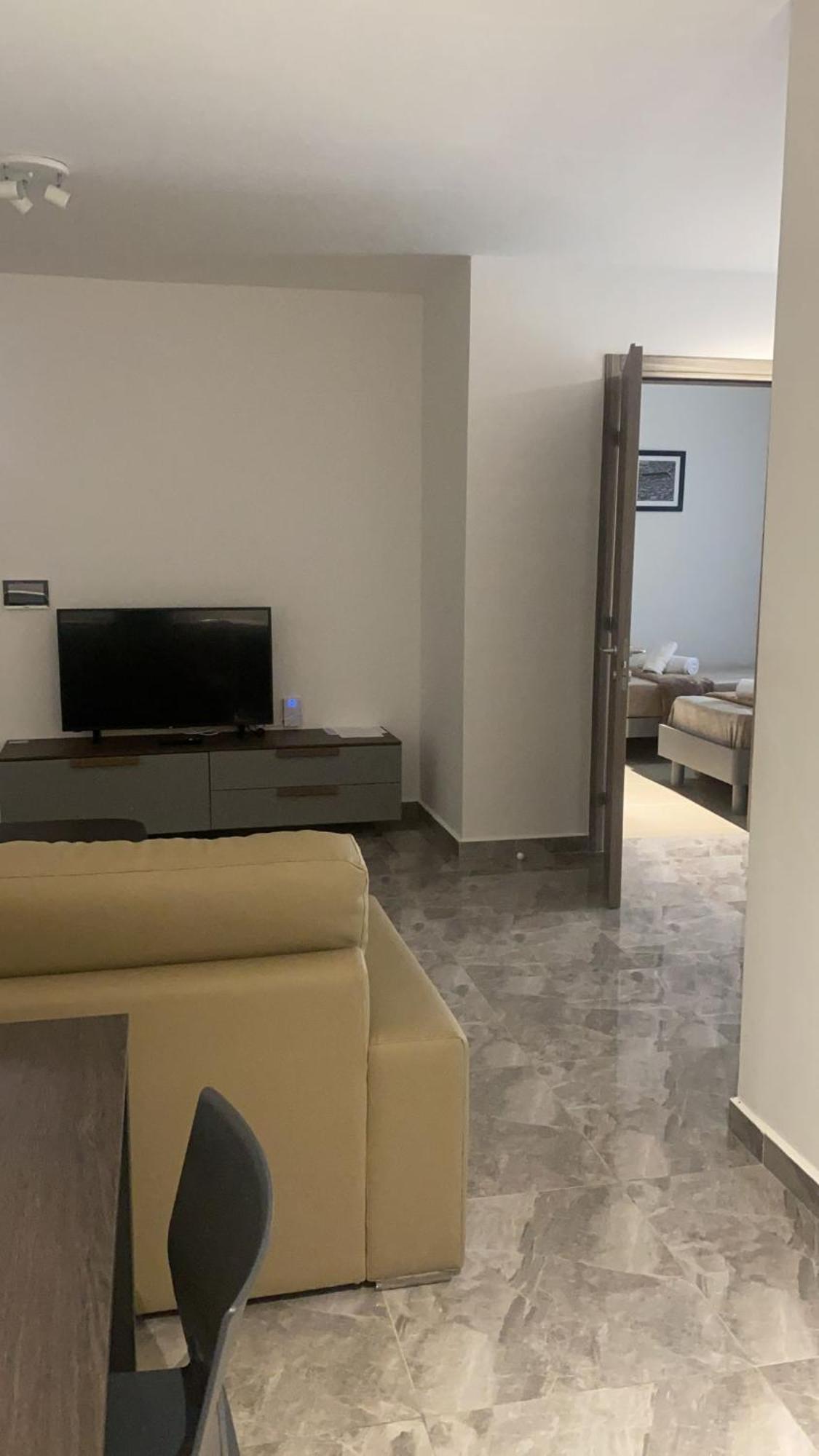 Sir William Strand Apartment *